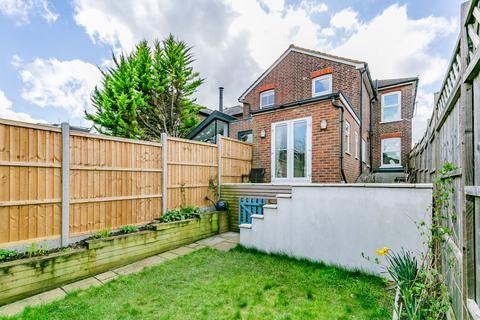 24 Agraria Road, Guildford, GU2 4LE