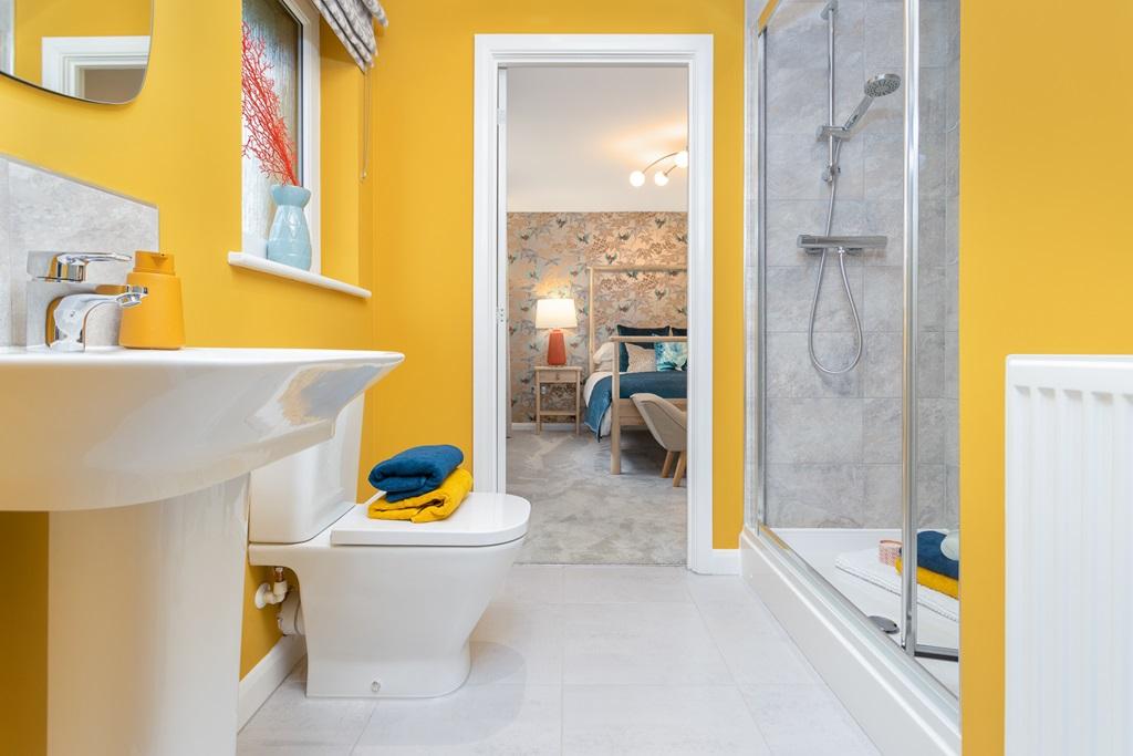 Jack &amp; Jill en suite between bedrooms 2 &amp; 3