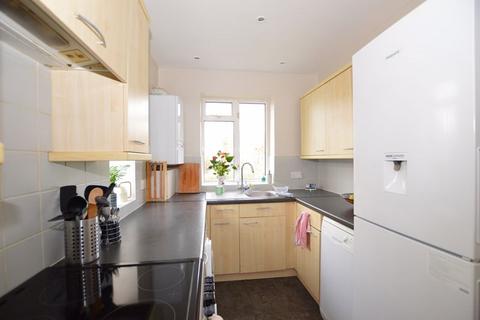 2 bedroom maisonette to rent, Uxbridge Road, Hatch End