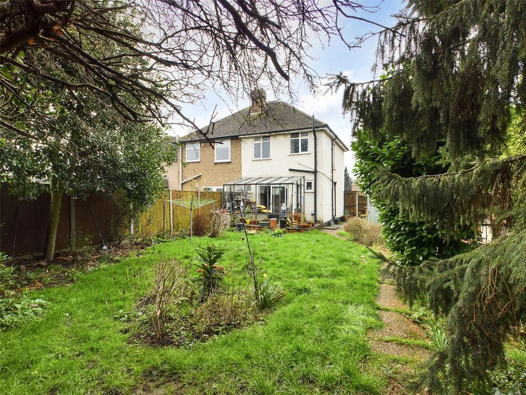 Sydney Crescent, Ashford, Middlesex, TW15 2 bed semidetached house £