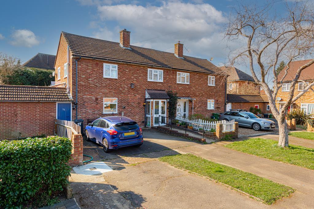 Whitmores Close, Epsom 3 bed semidetached house £530,000
