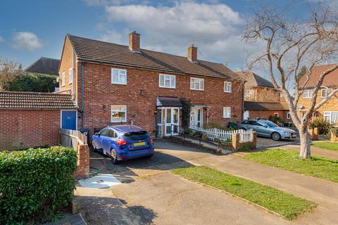 15 Whitmores Close, Epsom, KT18 7JY