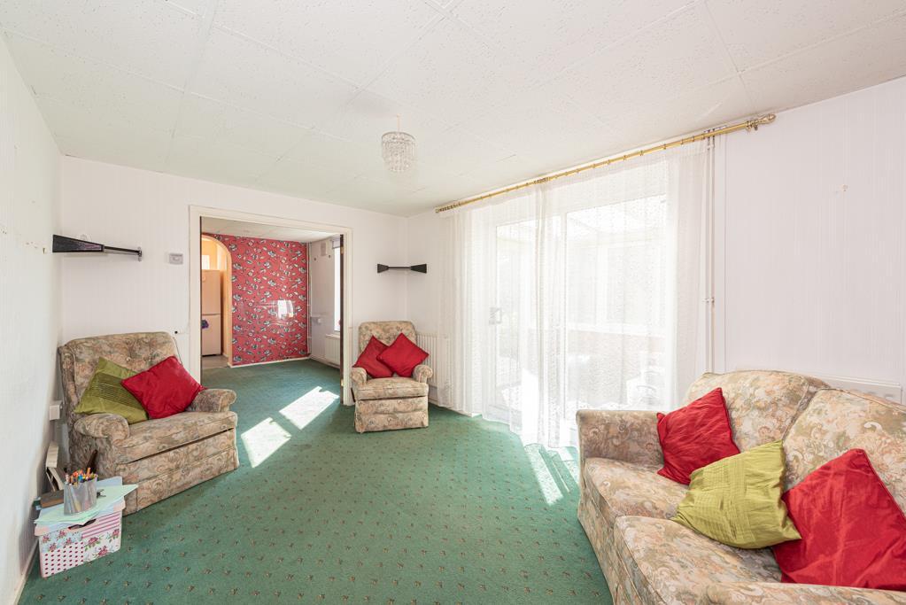 Whitmores Close, Epsom 3 bed semidetached house £530,000