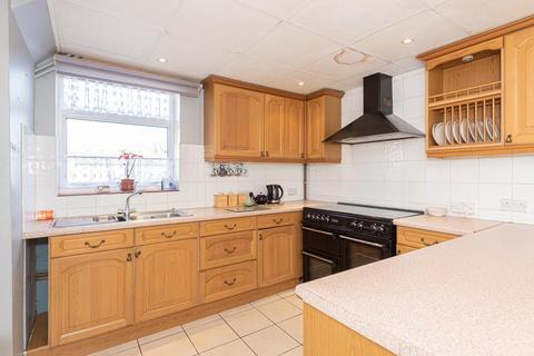 15 Whitmores Close, Epsom, KT18 7JY