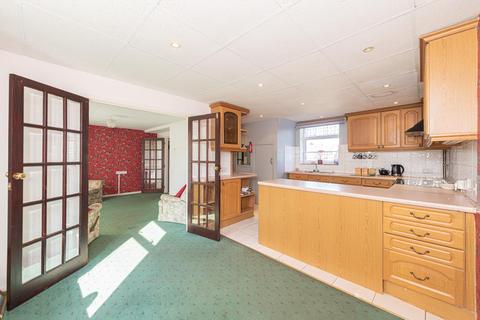 15 Whitmores Close, Epsom, KT18 7JY