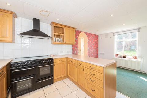 15 Whitmores Close, Epsom, KT18 7JY
