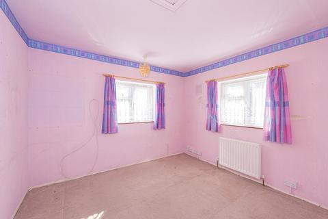 15 Whitmores Close, Epsom, KT18 7JY