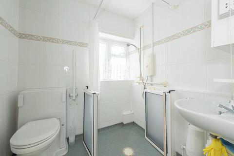 15 Whitmores Close, Epsom, KT18 7JY