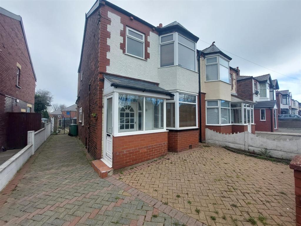 Knowsley Road, St Helens, WA10 4 3 bed semidetached house £210,000