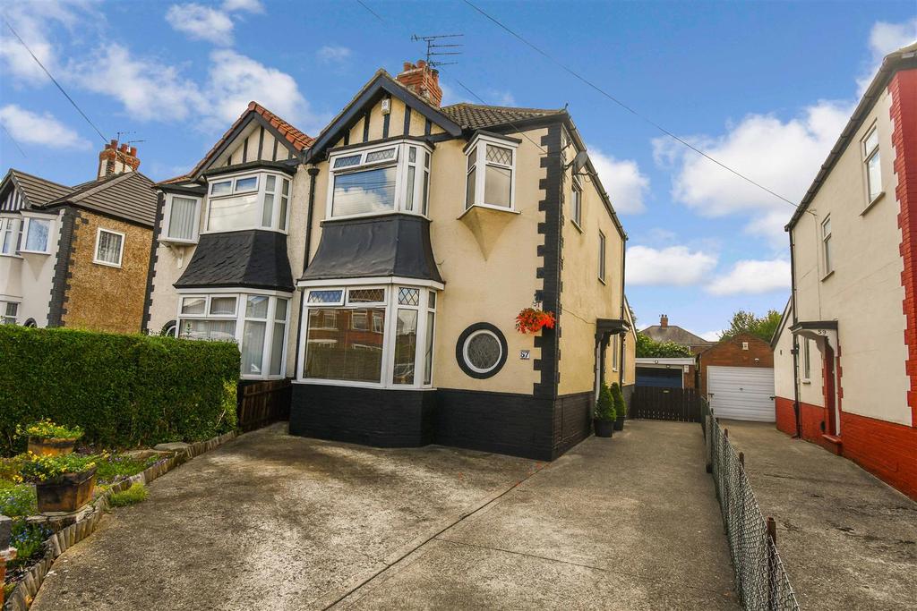 Belgrave Drive, Hull 3 bed semidetached house £235,000