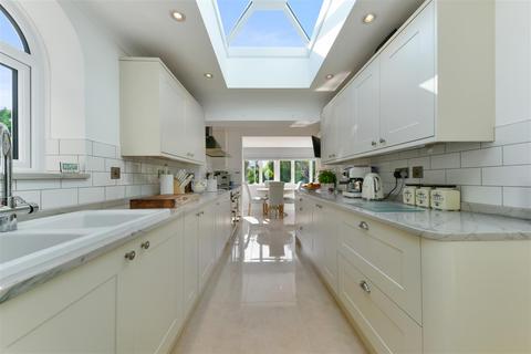 19 Ullswater Crescent, London, SW15 3RG