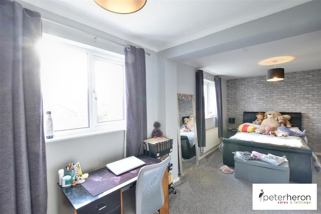Bedroom 2 (rear)
