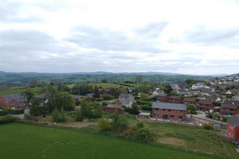 undefined, Clawddnewydd, Ruthin