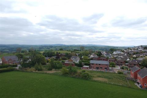 undefined, Clawddnewydd, Ruthin