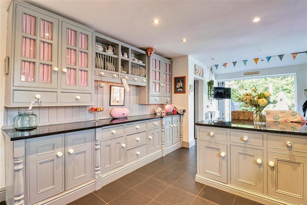 Dining kitchen