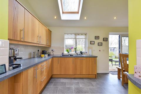 28 Ashdene Close, Sutton Coldfield, B73 6HL