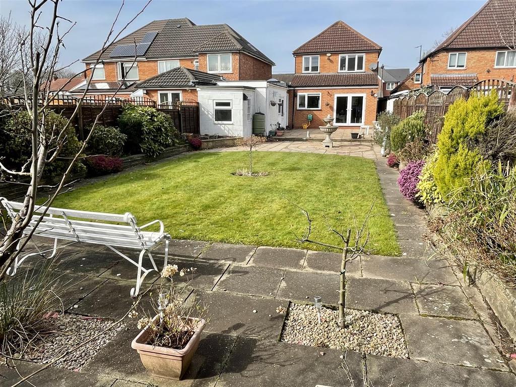 Haslucks Green Road, Shirley, Solihull 3 bed detached house £399,950