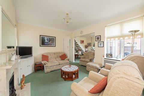 4 West Mead, Epsom, KT19 0BJ