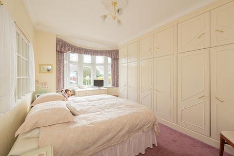 4 West Mead, Epsom, KT19 0BJ