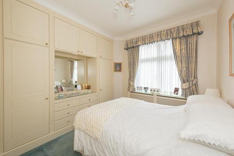 4 West Mead, Epsom, KT19 0BJ