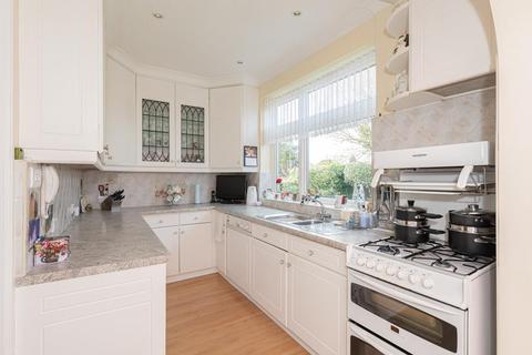4 West Mead, Epsom, KT19 0BJ