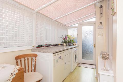 4 West Mead, Epsom, KT19 0BJ