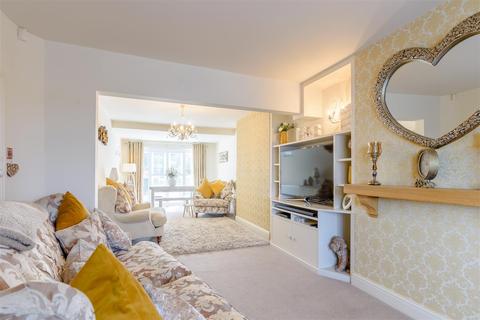 15 Forest Road, Mansfield, NG18 4BY
