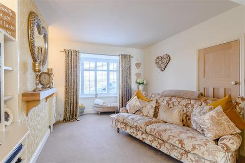 15 Forest Road, Mansfield, NG18 4BY