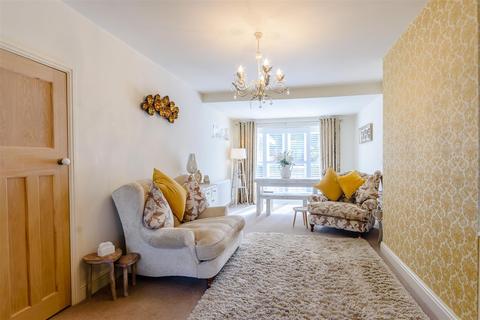 15 Forest Road, Mansfield, NG18 4BY