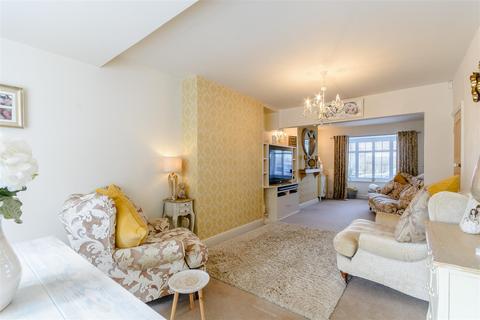 15 Forest Road, Mansfield, NG18 4BY