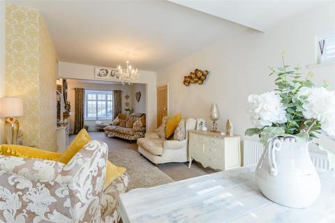 15 Forest Road, Mansfield, NG18 4BY