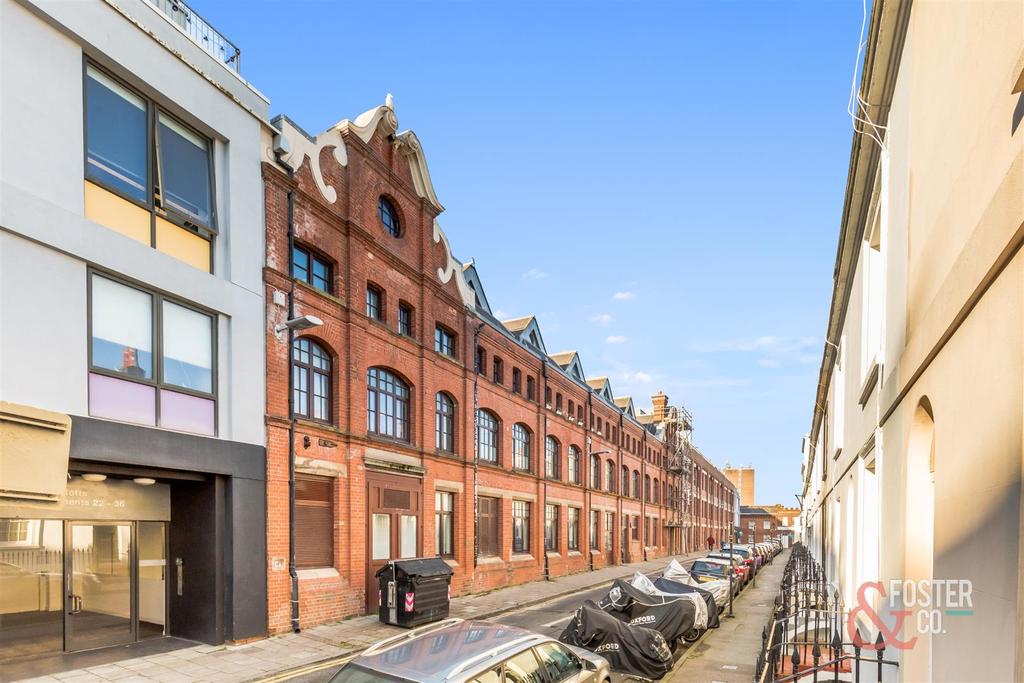Robert Street, Brighton 2 bed apartment £1,600 pcm (£369 pw)