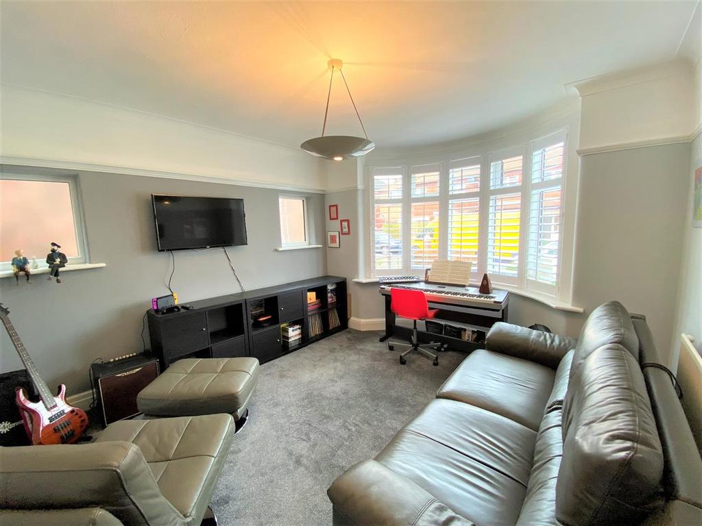 Egerton Drive, Hale, Altrincham 3 bed detached house £685,000