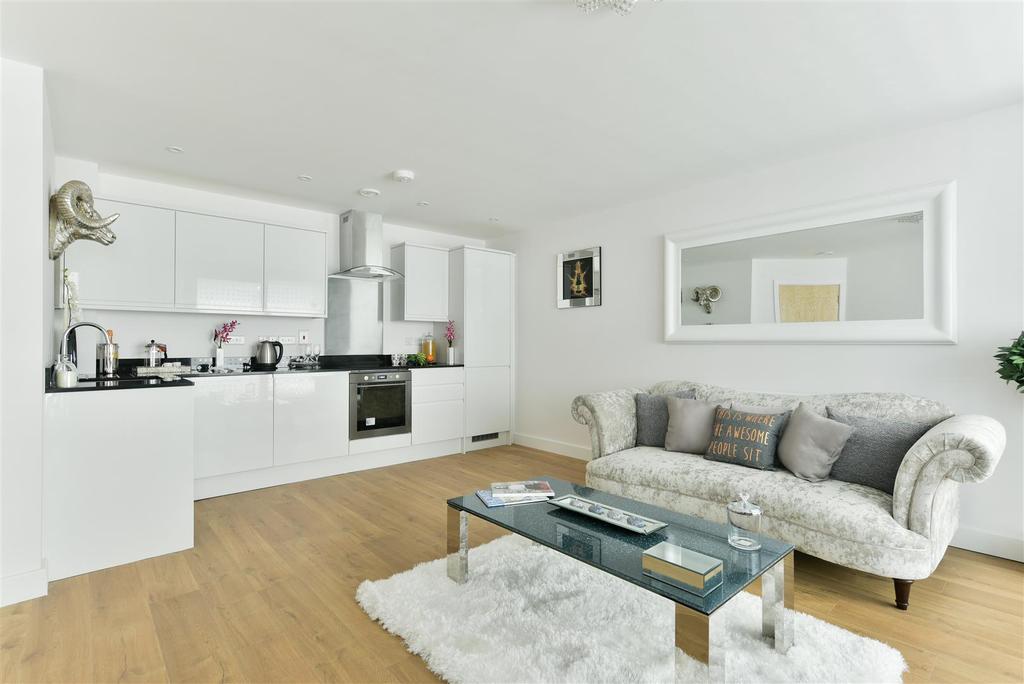 High Street, Redhill 1 bed apartment £230,000