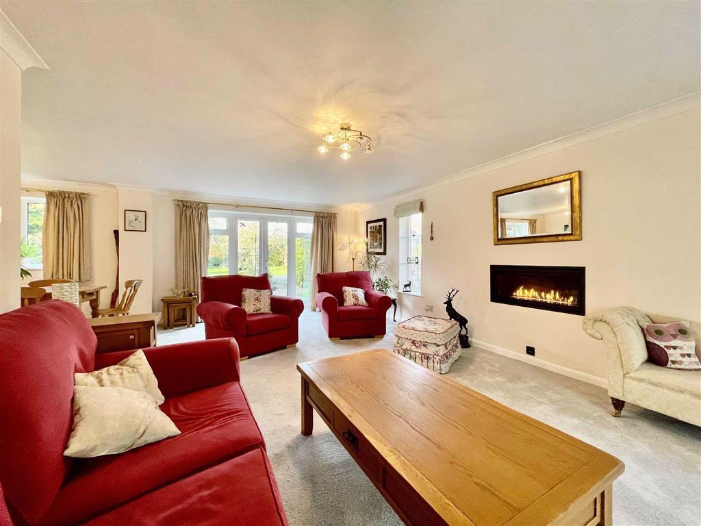 Castleton Way, Eye, Suffolk 5 bed detached house for sale £685,000