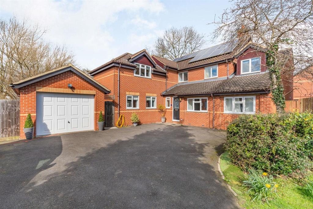 The Malverns, Abbeydale, Gloucester 6 bed detached house £600,000