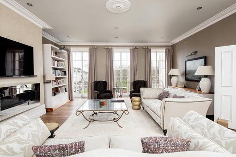 Flat 2, Bridge Corner, 12 Gloucester Row, Bristol, BS8 4AW