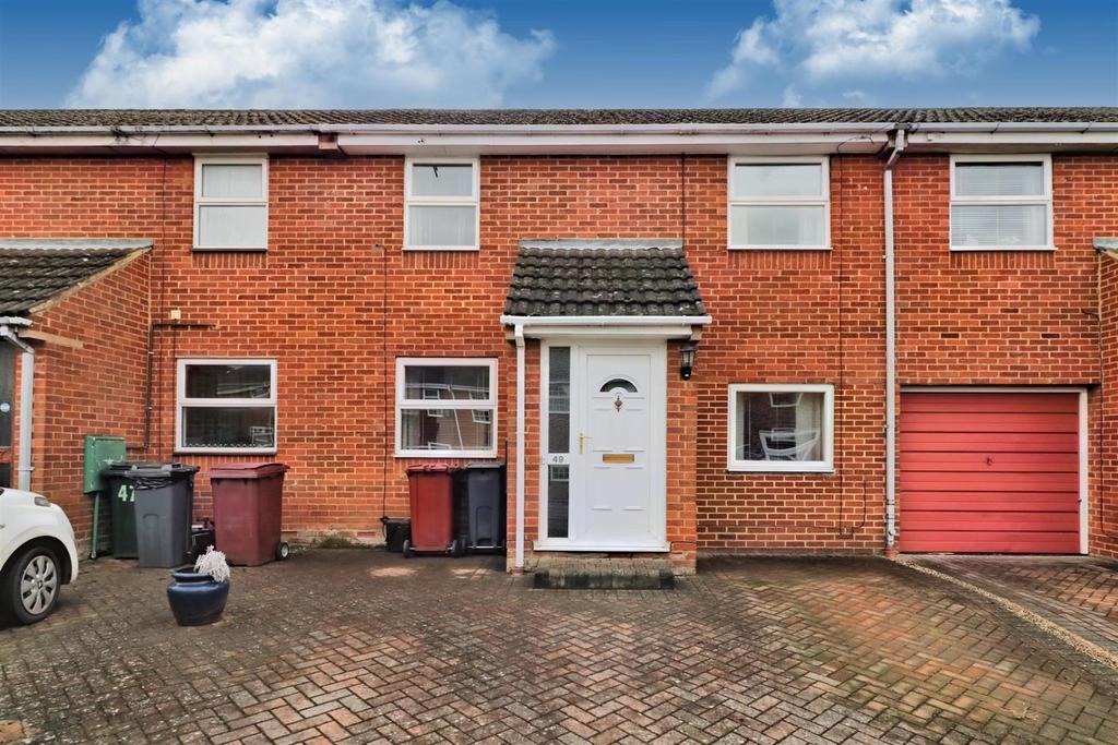 Coalport Way, Tilehurst, Reading 3 bed terraced house £375,000