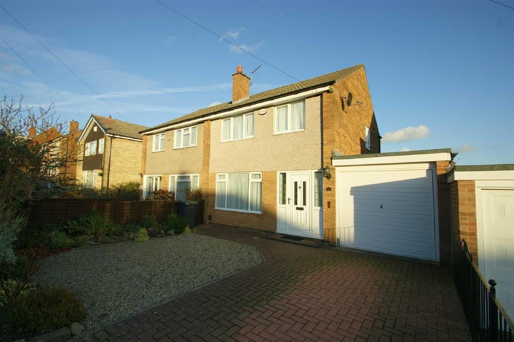 Holmwood Avenue, Meanwood, Leeds 3 bed semidetached house £1,200 pcm