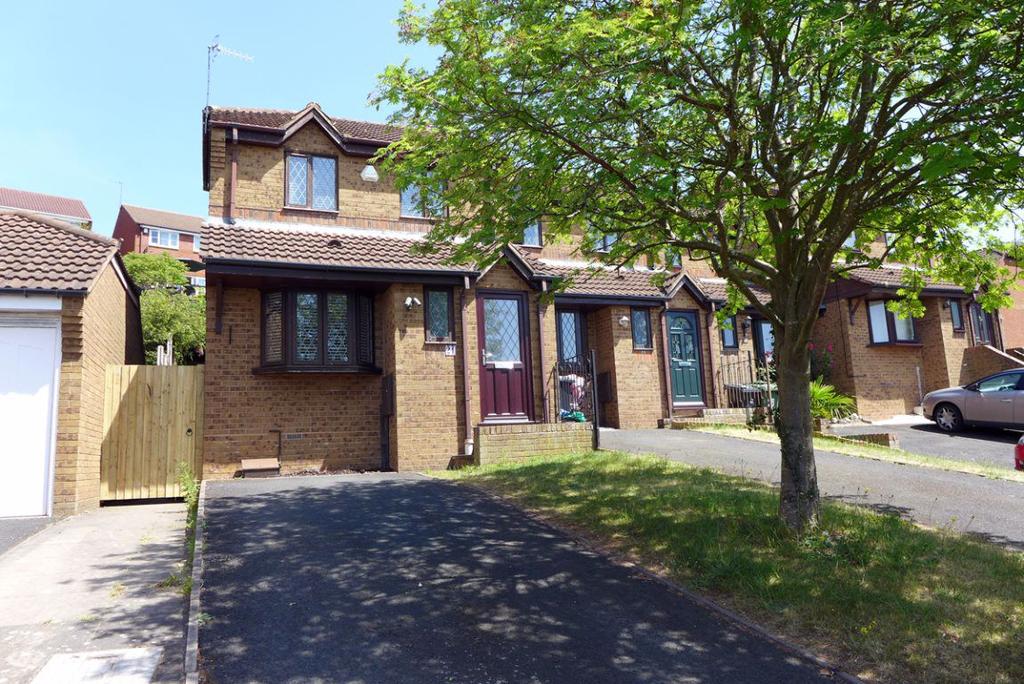 Surrey Drive, Kingswinford 3 bed semidetached house £825 pcm (£190 pw)