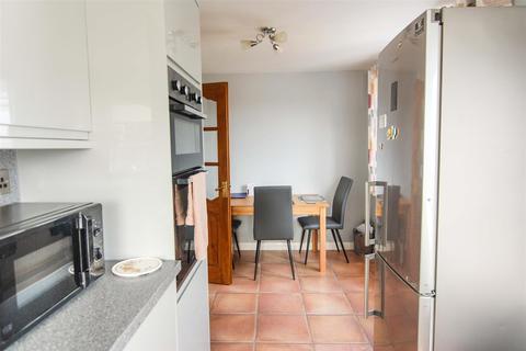2 Foxfield Walk, Barnsley, S70 3AZ