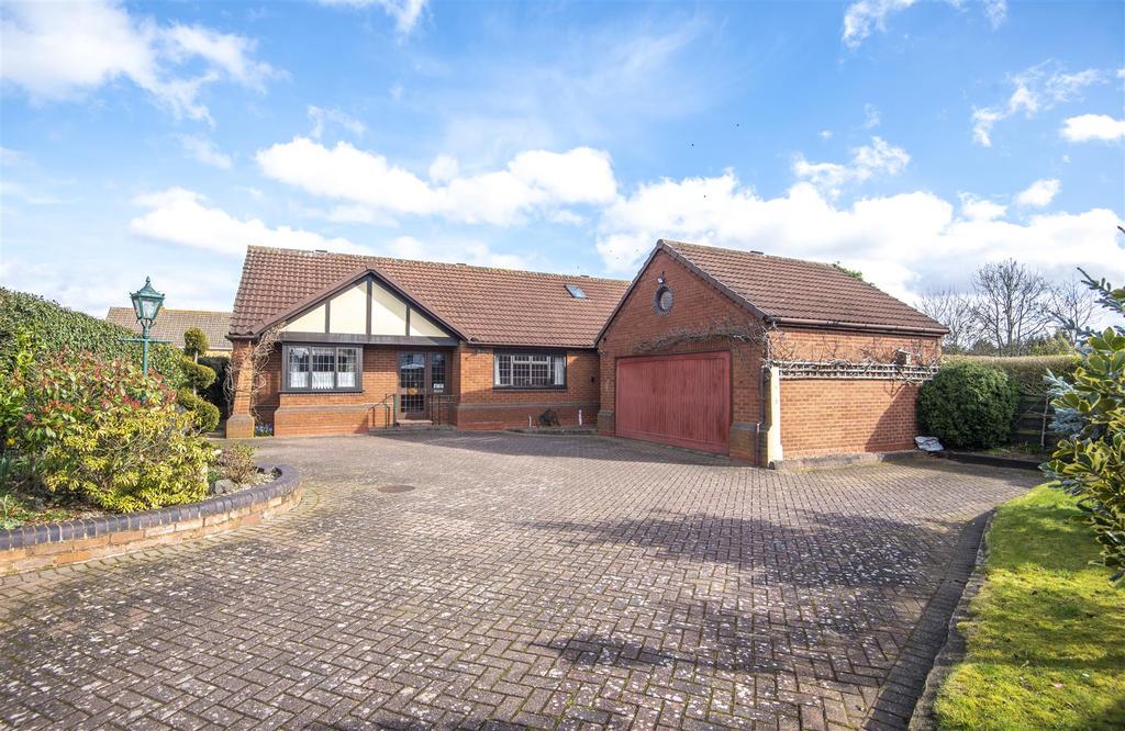 Beacon Street, Lichfield 3 bed detached bungalow £650,000