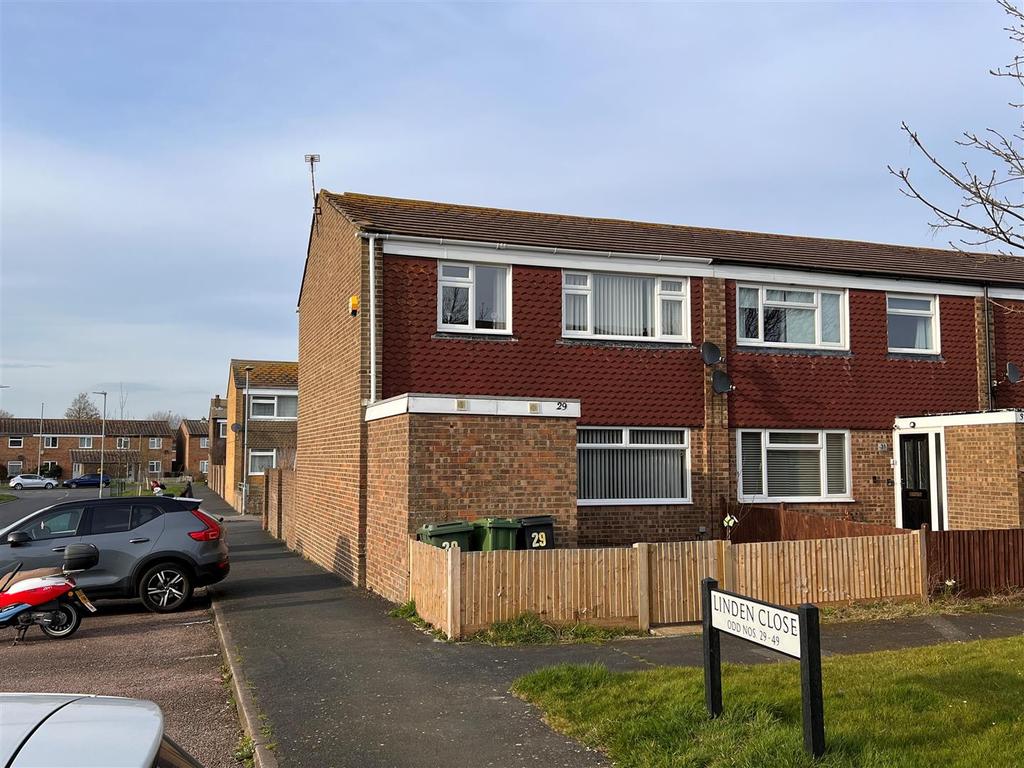 Linden Close, Eastbourne 3 bed end of terrace house £279,950