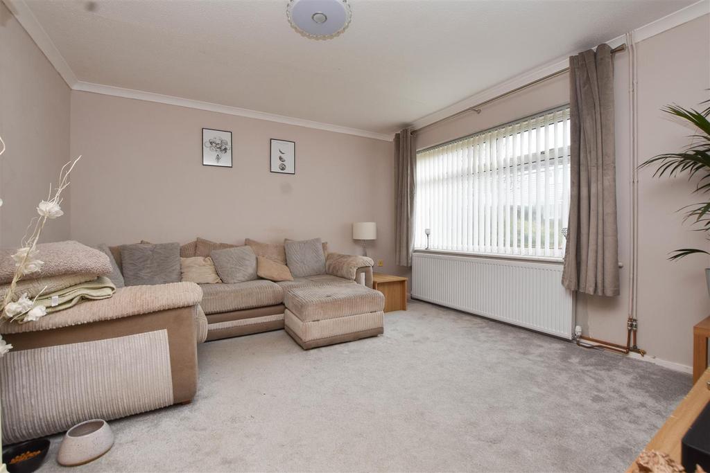 Linden Close, Eastbourne 3 bed end of terrace house £279,950