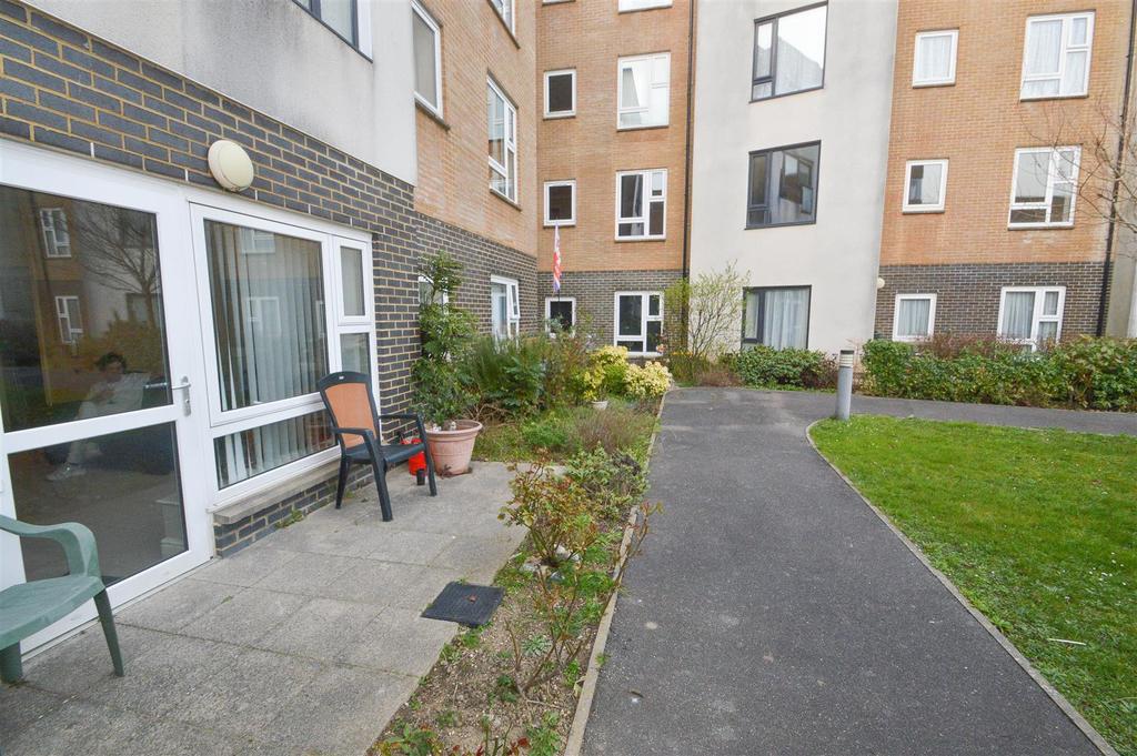 Pembury Road, Eastbourne 2 bed retirement property £135,000