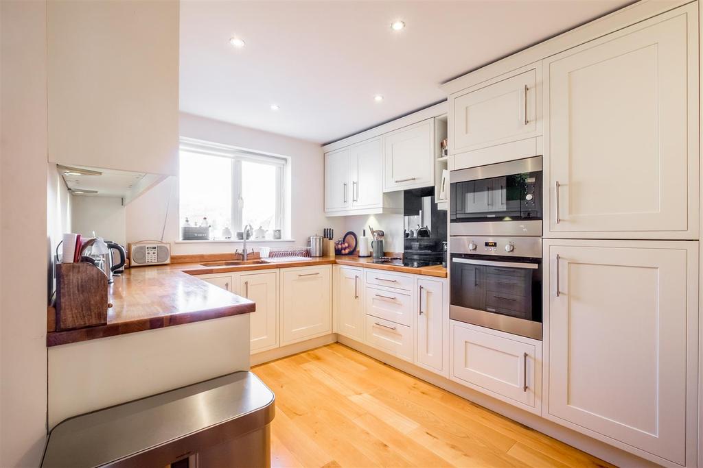 Low Laithes, Sowerby Bridge 3 bed semidetached house £240,000