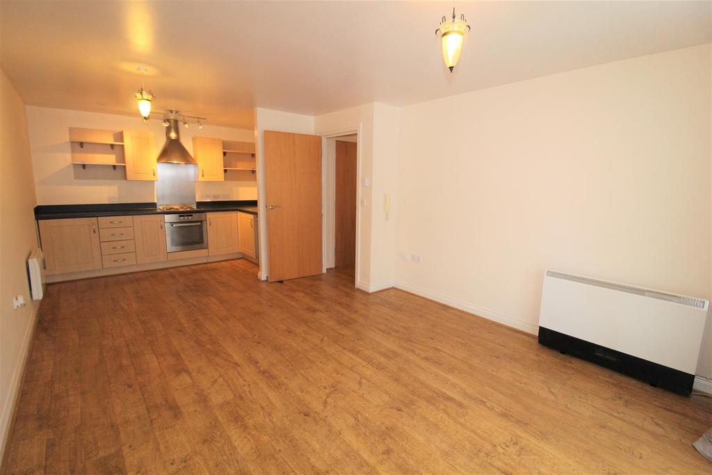 Regent Court, Albert Promenade, Halifax 2 bed apartment £125,000