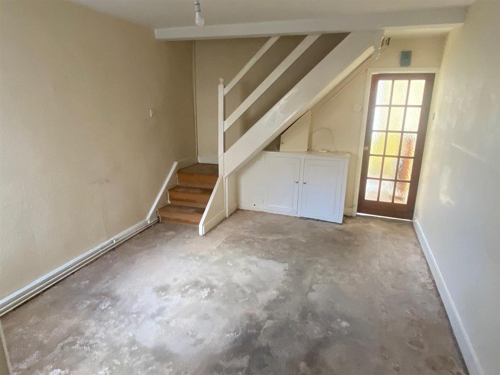 Henry Street, Kenilworth 2 bed end of terrace house £250,000