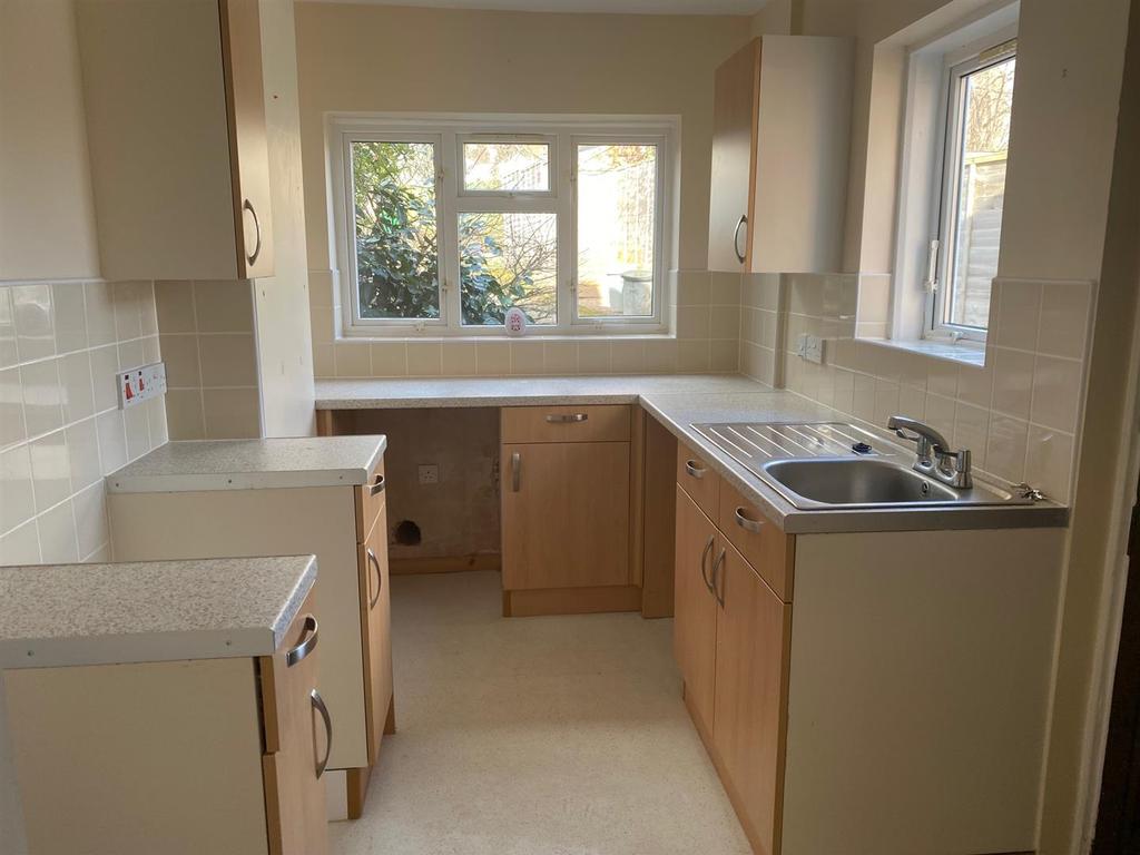 Henry Street, Kenilworth 2 bed end of terrace house £250,000
