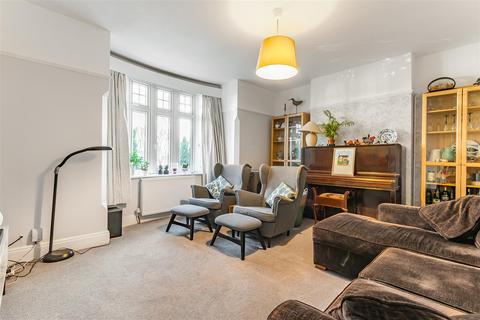 28 Beverley Crescent, Bedford, MK40 4BY